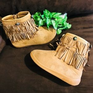 JG Girl’s Moccasin Boots